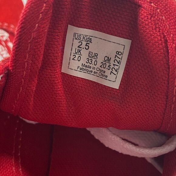 NIB VANS Unisex Red Logo Old Skool Sneakers Lace Up Tennis Shoes - Size 2.5 - Picture 4 of 10